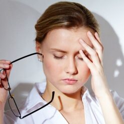 سردرد ناشی از ضعیفی چشم چگونه است؟ - عینک اونیکس