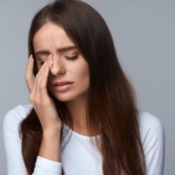 پلک زدن زیاد نشانه چیست؟ - عینک اونیکس