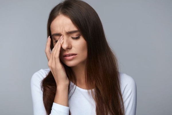 پلک زدن زیاد نشانه چیست؟ - عینک اونیکس